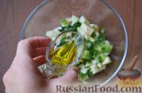 Фото приготовления рецепта: Салат "Витаминный" из киви и авокадо - шаг №7