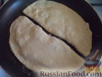 Фото приготовления рецепта: Лепешки с зеленью и сыром (по-кавказски) - шаг №11