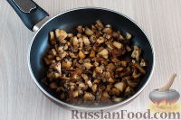 Фото приготовления рецепта: Куриный салат с ананасом и грибами - шаг №5