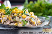 Фото к рецепту: Куриный салат с ананасом и грибами
