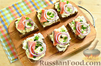 Фото приготовления рецепта: Бутерброды с копченым лососем и творогом - шаг №9