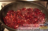 Фото приготовления рецепта: Минтай, запечённый с баклажанами, помидорами и сыром - шаг №6