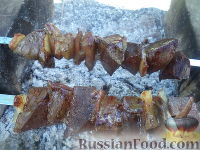 Фото приготовления рецепта: Шашлык из говяжьей печени - шаг №7