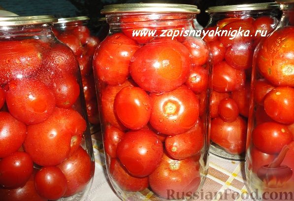 Маринованные помидоры с чесноком и лаврушкой