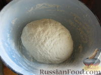 Фото приготовления рецепта: Сливовый пирог с базиликом в сахаре - шаг №7