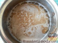 Фото приготовления рецепта: Свинина, тушенная в сметанном соусе с горчицей - шаг №10