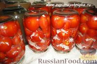 Фото приготовления рецепта: Рецепт вкусных заготовок: помидоры с чесноком на зиму - шаг №6