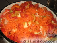 Фото приготовления рецепта: Консервированный салат с рисом - шаг №3