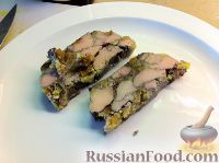 Фото к рецепту: Фуа-гра с грецкими орехами и луком-пореем