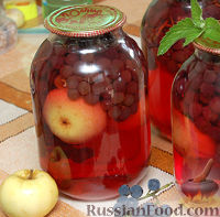 Фото приготовления рецепта: Компот из яблок с виноградом на зиму - шаг №11