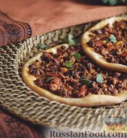 Фото к рецепту: Мини-пиццы по-турецки