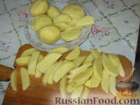 Фото приготовления рецепта: Жаркое из куриных крылышек с картофелем - шаг №5