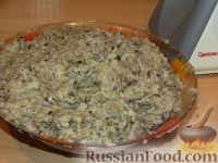 Фото приготовления рецепта: Картофельные оладьи с грибами и луком - шаг №4