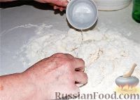 Фото приготовления рецепта: Чебуреки с рисом, яйцом и зеленью - шаг №7