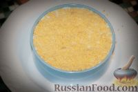 Фото приготовления рецепта: Советская классика: салат "Мимоза" - шаг №9