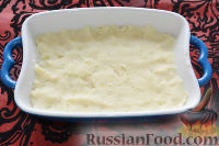Фото приготовления рецепта: Картофельная запеканка с консервированными кальмарами и сыром - шаг №3