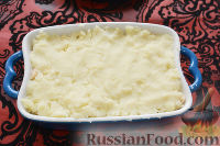 Фото приготовления рецепта: Картофельная запеканка с консервированными кальмарами и сыром - шаг №7