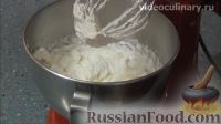 Фото приготовления рецепта: Меренги со сливками и клубникой - шаг №7