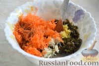 Фото приготовления рецепта: Острый салат из моркови и морской капусты - шаг №5