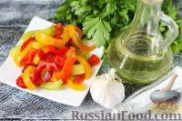 Фото приготовления рецепта: Салат из жареного перца с петрушкой и чесноком - шаг №1