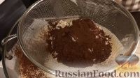 Фото приготовления рецепта: Шоколадно-ореховый торт - шаг №3
