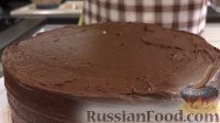 Фото приготовления рецепта: Шоколадно-ореховый торт - шаг №13