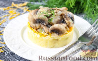 Фото к рецепту: Салат с жареными грибами