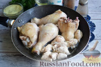 Фото приготовления рецепта: Курица, запеченная с цветной капустой, под соусом песто - шаг №4