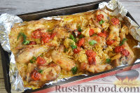 Фото приготовления рецепта: Курица, запеченная с цветной капустой, под соусом песто - шаг №11