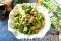 Фото к рецепту: Салат из авокадо, киви и брюссельской капусты