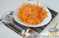 Фото приготовления рецепта: Салат из корейской моркови с шампиньонами - шаг №6
