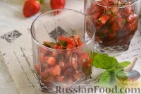 Фото к рецепту: Тартар из клубники и помидоров