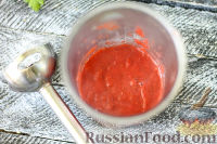 Фото приготовления рецепта: Клубничный соус с острым перцем чили - шаг №4