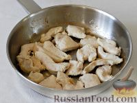 Фото приготовления рецепта: Тушеная курица со стручковой фасолью - шаг №5