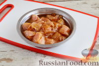 Фото приготовления рецепта: Куриные шашлычки с картошкой (в духовке) - шаг №4