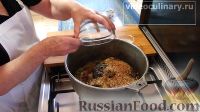 Фото приготовления рецепта: Соус из крыжовника с чесноком, мятой и петрушкой (на зиму) - шаг №4