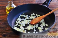 Фото приготовления рецепта: Грибы в сметанном соусе - шаг №2