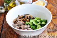 Фото приготовления рецепта: Салат из куриных сердечек, с грибами - шаг №5
