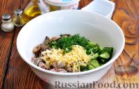 Фото приготовления рецепта: Салат из куриных сердечек, с грибами - шаг №6