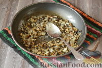 Фото приготовления рецепта: Рулет из кабачков, с грибами и сыром - шаг №11