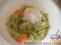 Фото приготовления рецепта: Оладьи из кабачков, на кефире (сладкие) - шаг №3