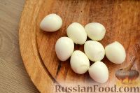 Фото приготовления рецепта: Канапе с семгой, сыром и перепелиными яйцами - шаг №3