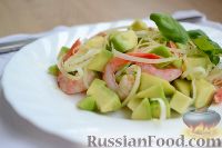 Фото приготовления рецепта: Салат с креветками и авокадо - шаг №7