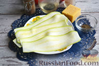 Фото приготовления рецепта: Салат с сельдереем, огурцами и яйцами - шаг №5