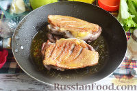 Фото приготовления рецепта: Салат с утиной грудкой и клубничным соусом - шаг №5