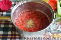 Фото приготовления рецепта: Салат с утиной грудкой и клубничным соусом - шаг №10