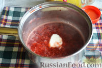 Фото приготовления рецепта: Салат с утиной грудкой и клубничным соусом - шаг №11