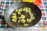 Фото приготовления рецепта: Салат с утиной грудкой и клубничным соусом - шаг №15