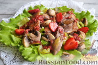 Фото приготовления рецепта: Салат с утиной грудкой и клубничным соусом - шаг №21