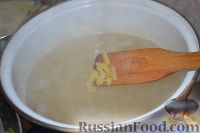 Фото приготовления рецепта: Макароны с капустой и шкварками (по-венгерски) - шаг №5